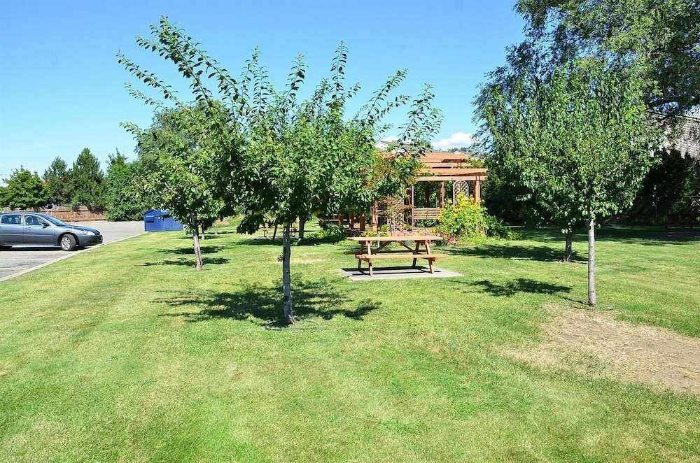 Фото Canadas Best Value Inn Kelowna