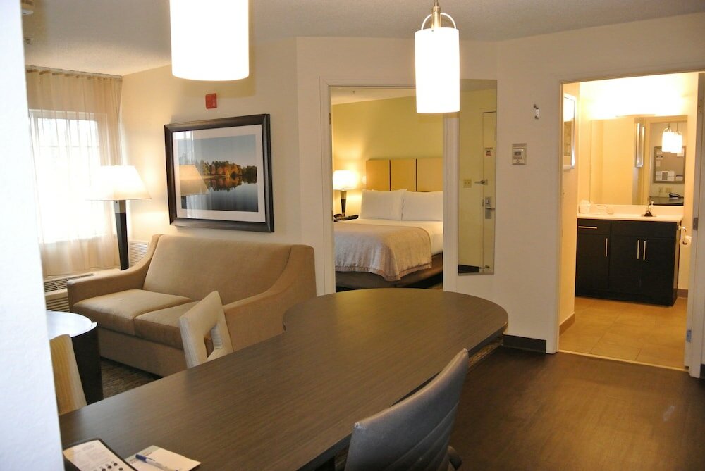 Фото Candlewood Suites Washington-Fairfax, an Ihg Hotel