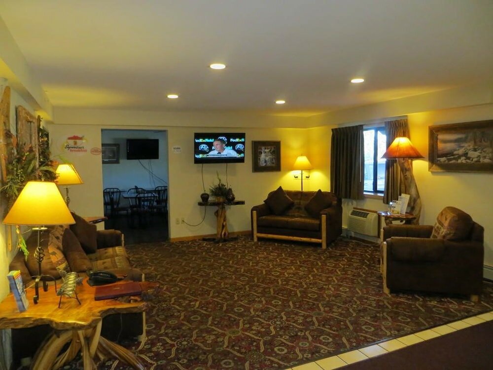 Фото Super 8 by Wyndham Bridgeview of Mackinaw City