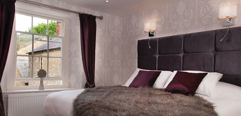 Фото The Wychwood Inn