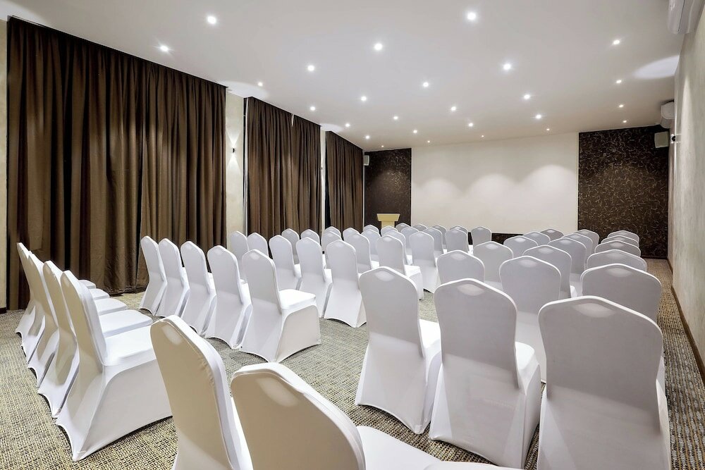 Фото Отель Protea Hotel by Marriott Kampala Skyz