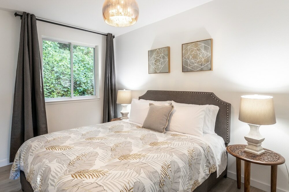 Фото Marbella Lane Pedro Point Beach House with Hot Tub