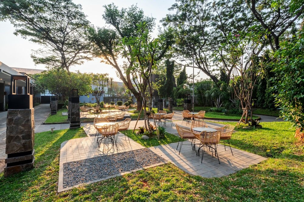 Фото Oakwood Hotel & Apartments Taman Mini Jakarta