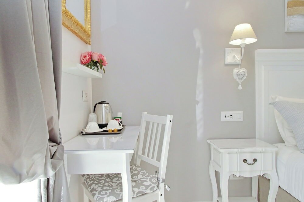 Фото Roman Holiday Charming