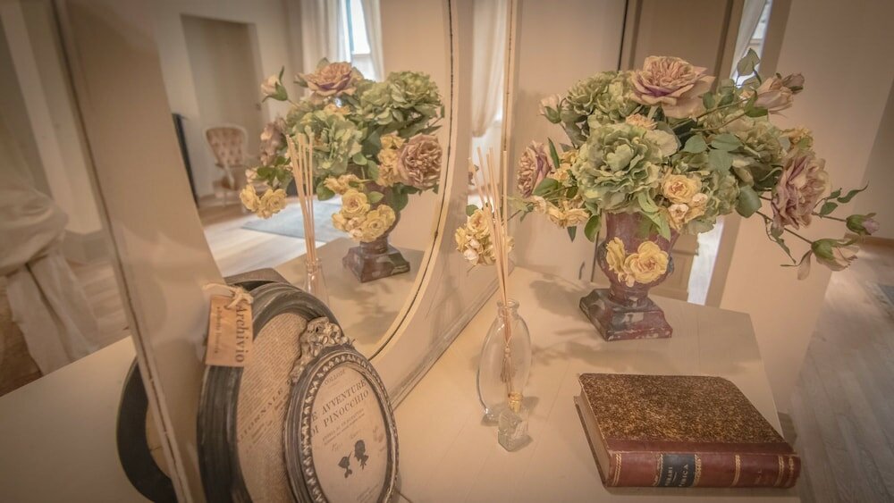 Фото Breathtaking 4bd Apt 5min Walk to Duomo