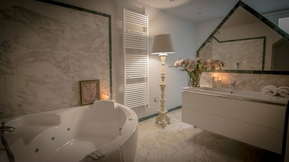 Фото Breathtaking 4bd Apt 5min Walk to Duomo