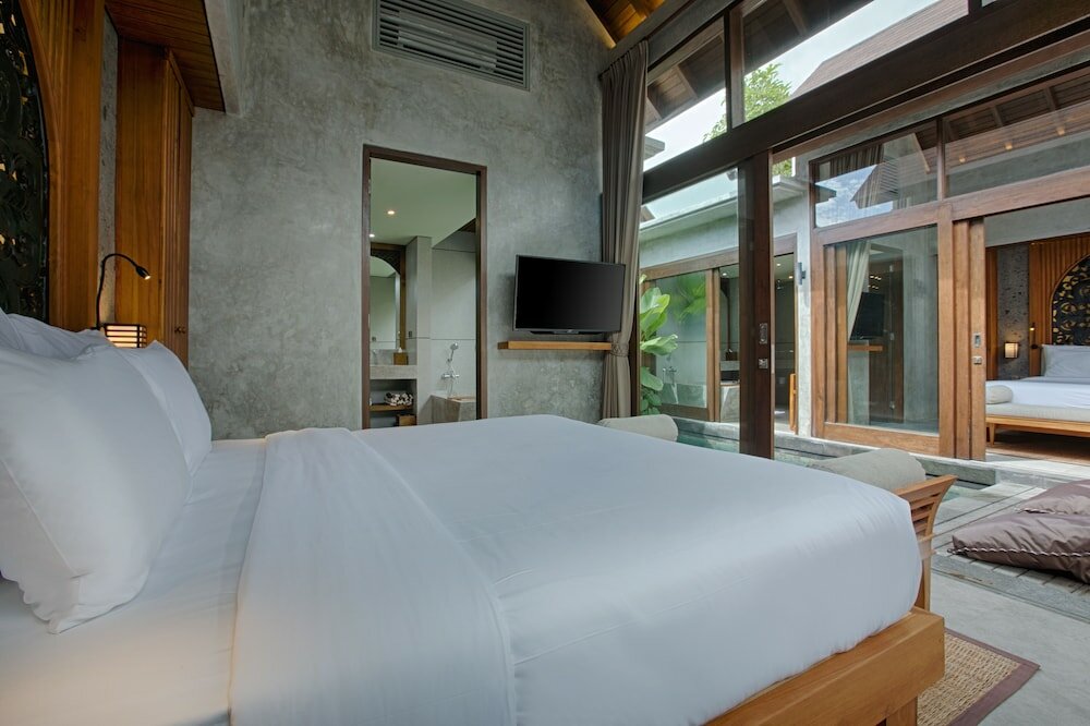 Фото Taman Dharmawangsa Suites