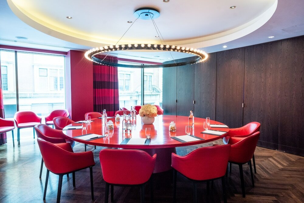 Фото South Place Hotel