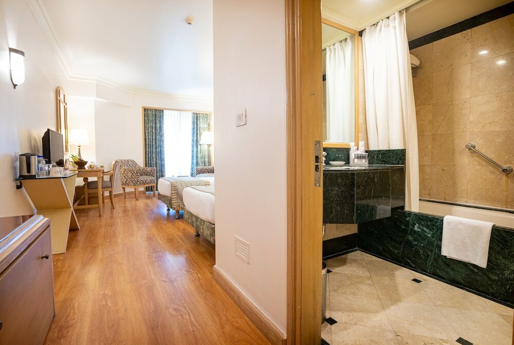 Фото The Orchid Hotel Mumbai Vile Parle