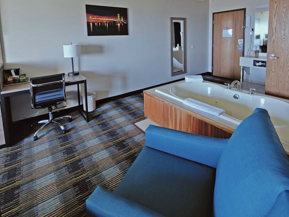 Фото Bavarian Haus Lakefront Inn