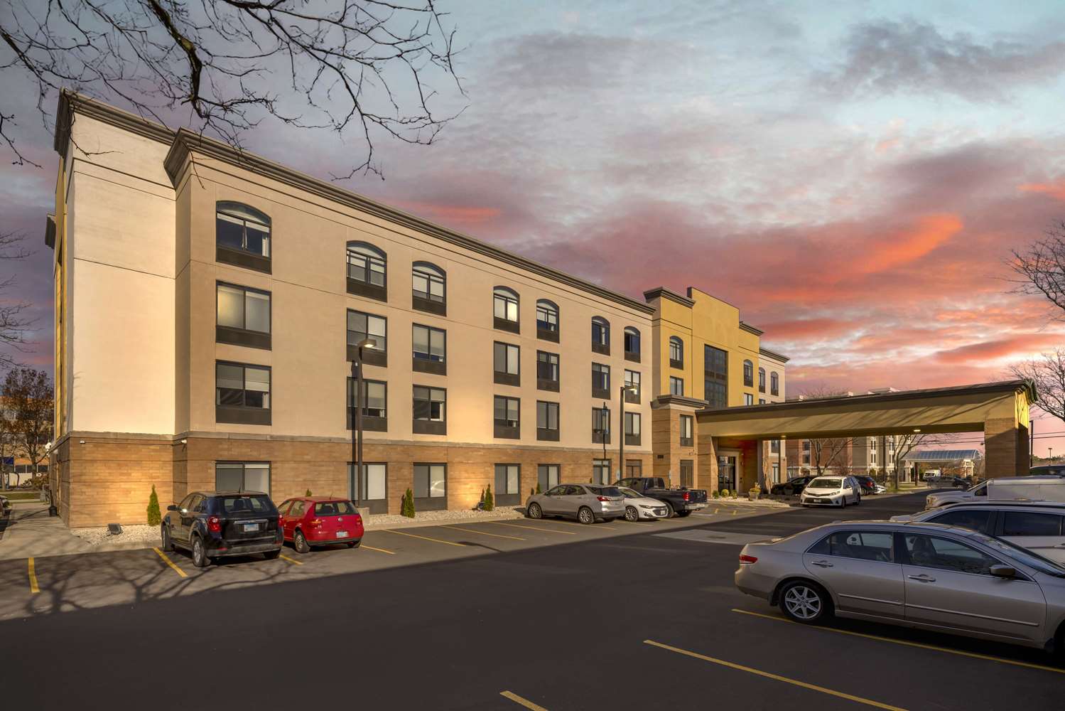 Фото Comfort Inn & Suites Arlington Heights - Schaumburg
