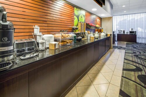 Гостиница La Quinta Inn & Suites by Wyndham Buena Park в Буэна-Парк