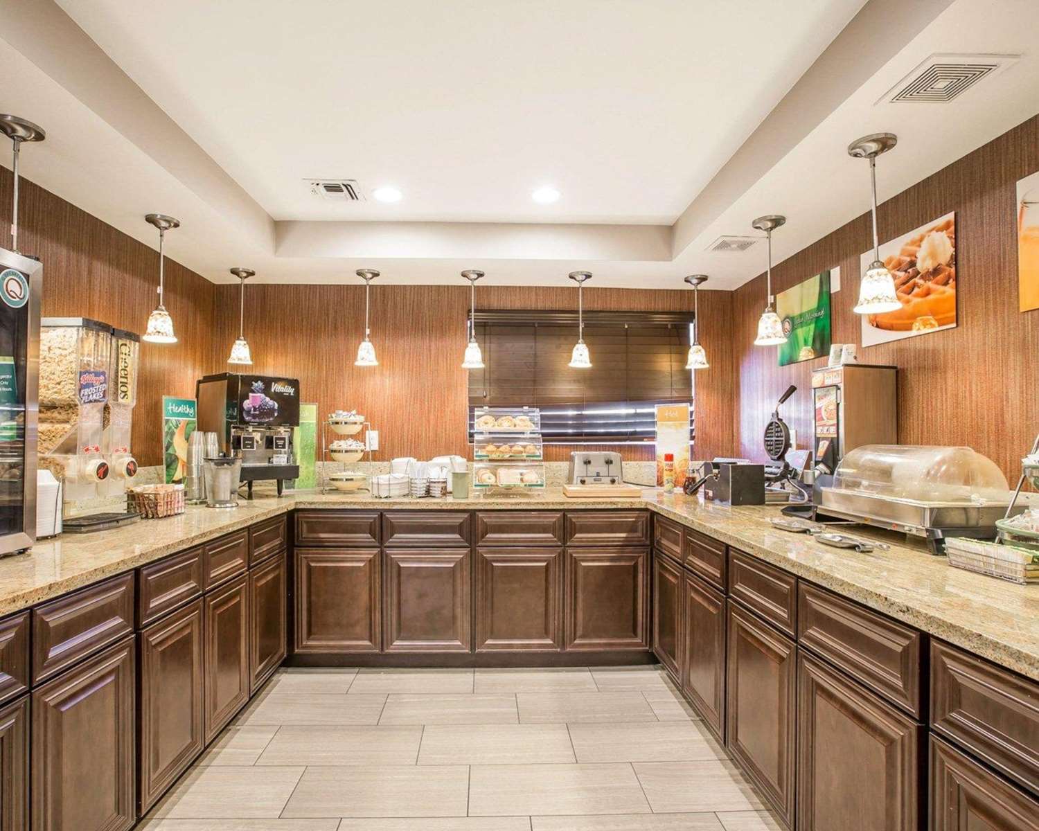 Фото Quality Inn & Suites Woodland - Sacramento Airport