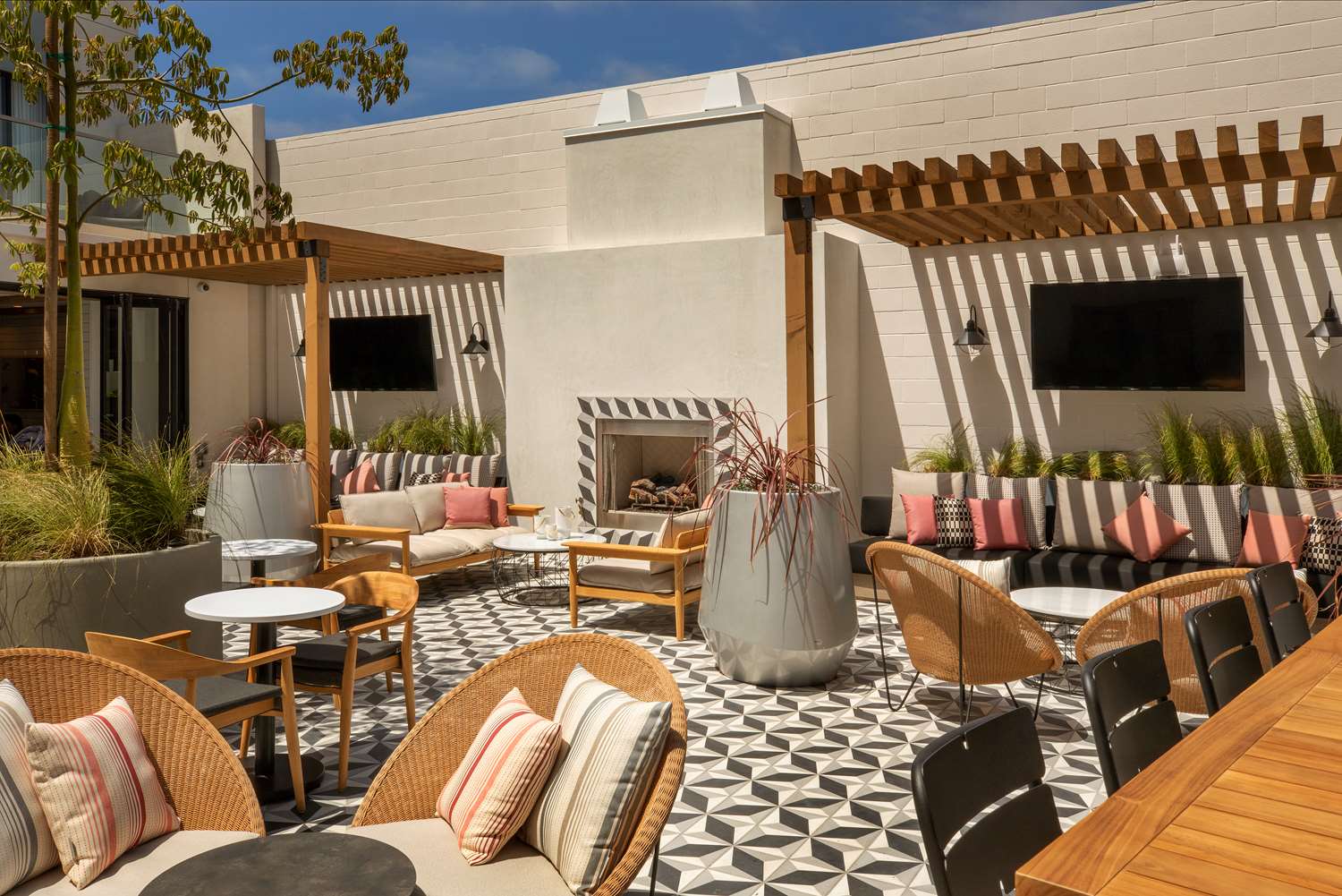 Фото The Monsaraz San Diego, Tapestry Collection by Hilton