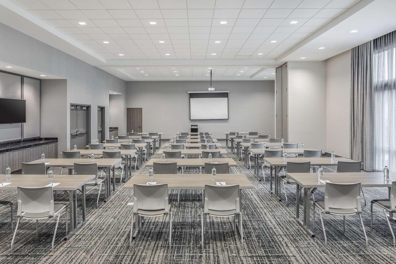 Фото Embassy Suites by Hilton Atlanta Midtown