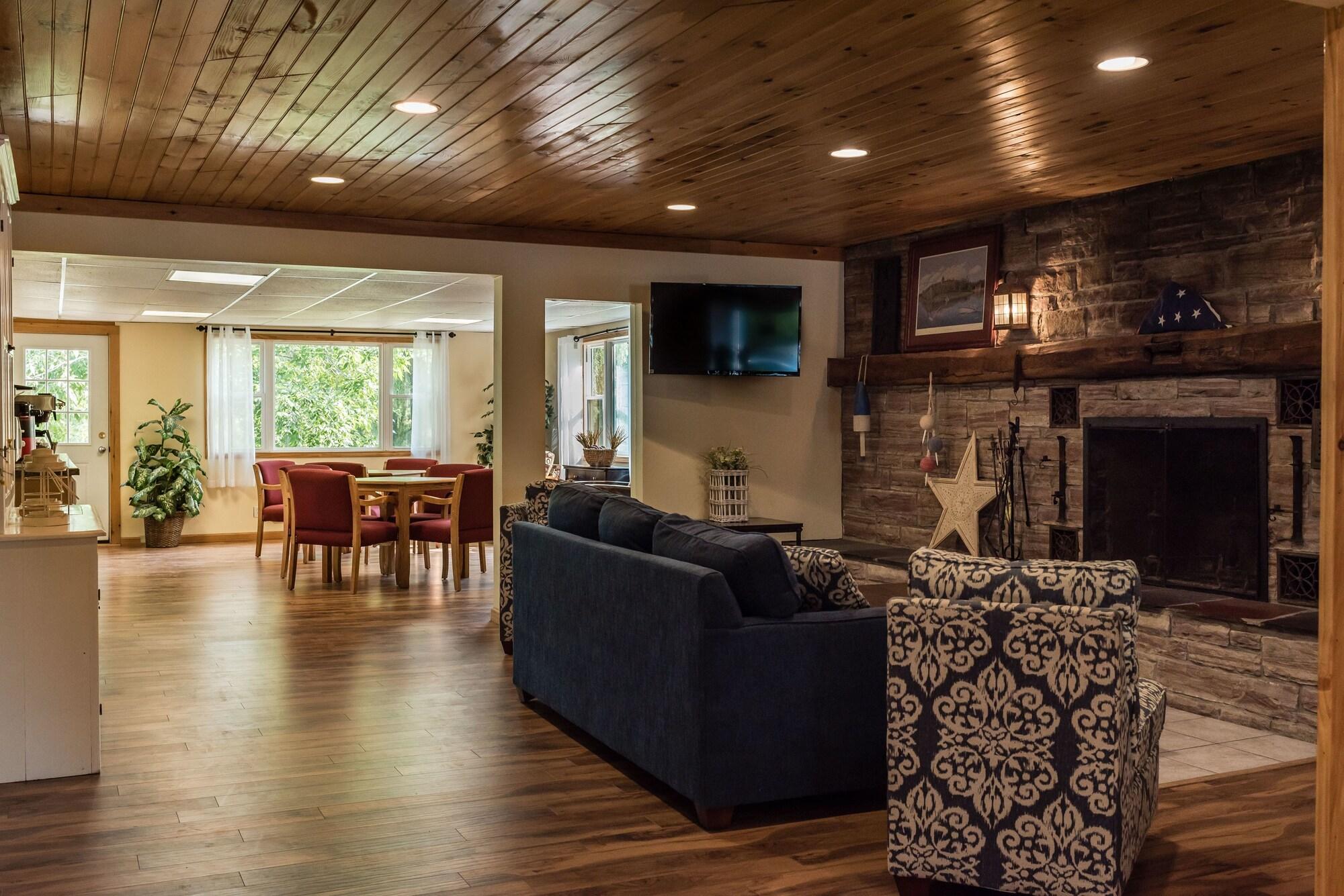 Фото Capt. 's Inn & Suites