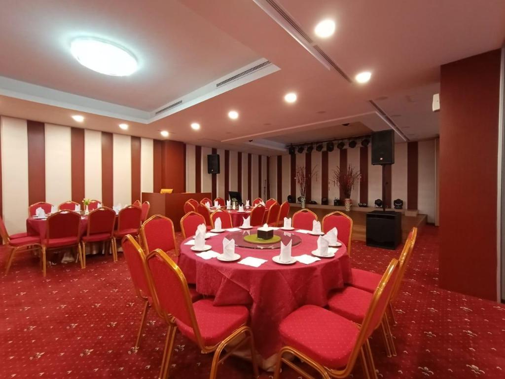 Фото Grand Impression Hotel Medan