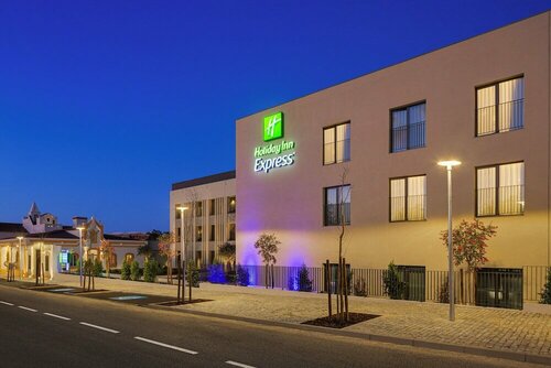 Гостиница Holiday Inn Express Evora в Эворе
