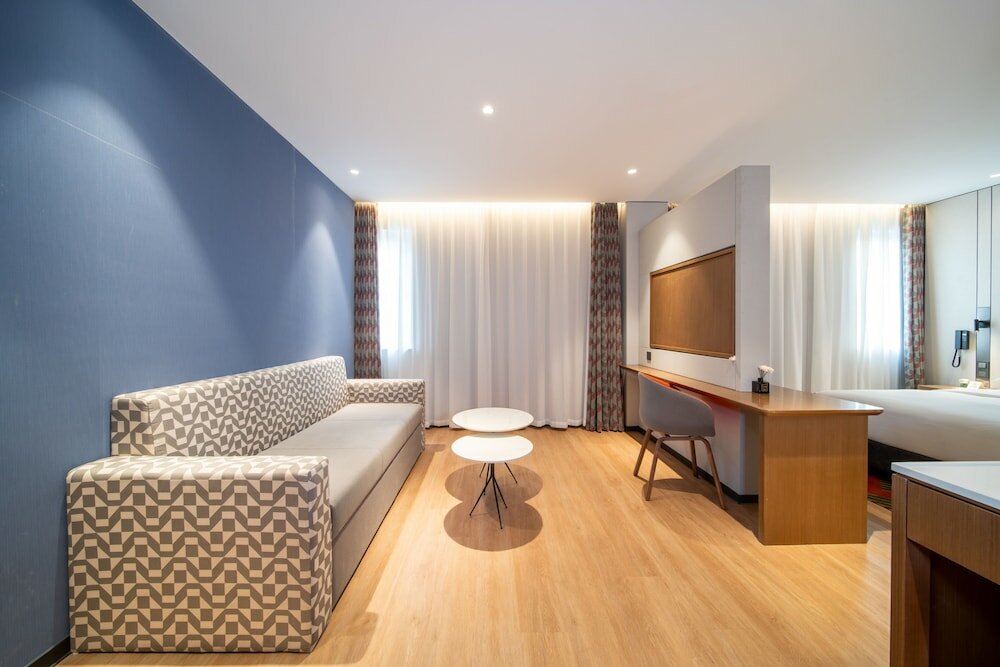 Фото Holiday Inn Express Shanghai Pujiang Lianhang Road