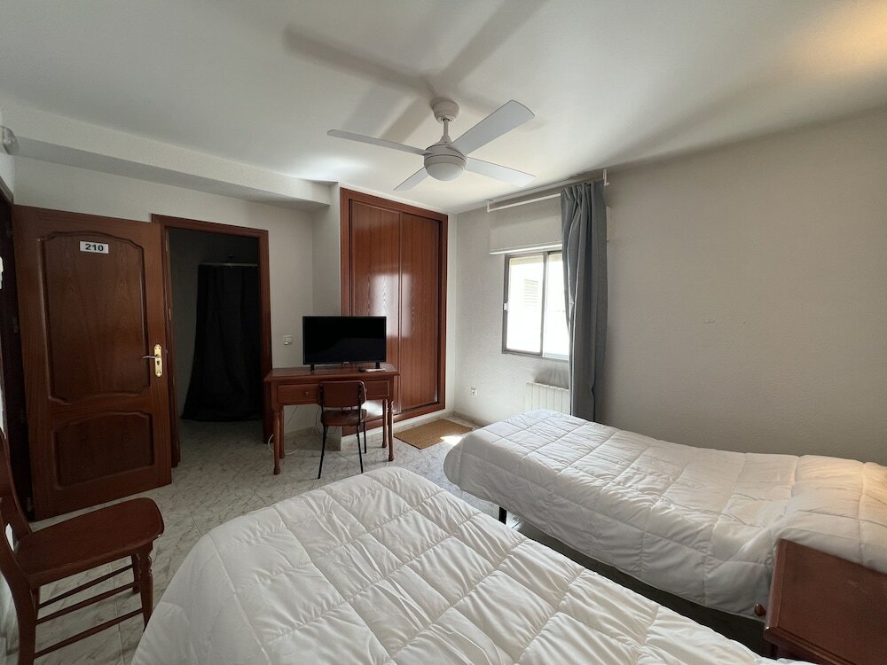 Фото Hostal La Embajada