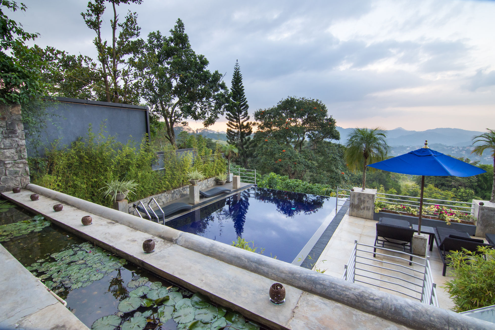 Фото Theva Residency