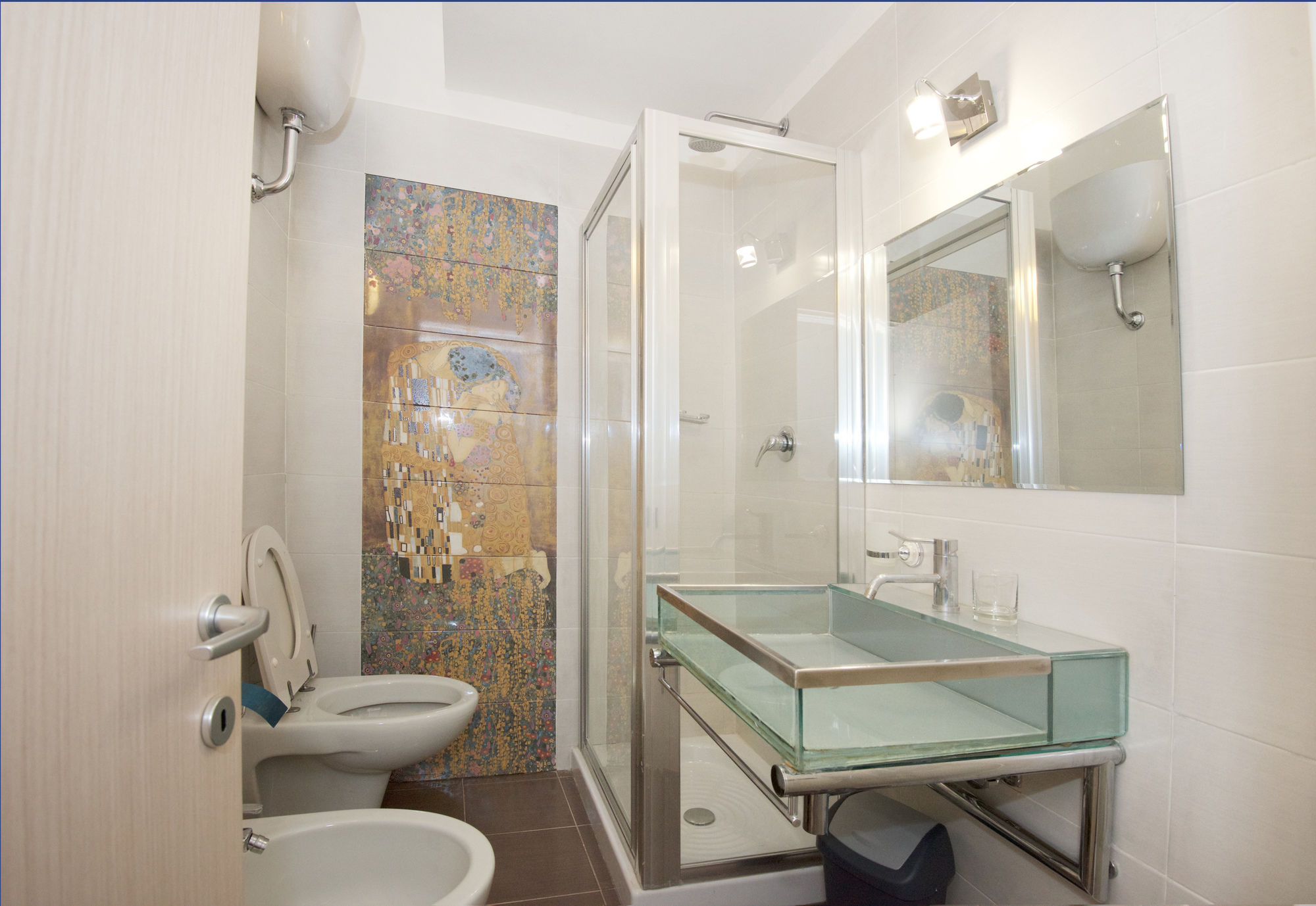 Фото White Vatican