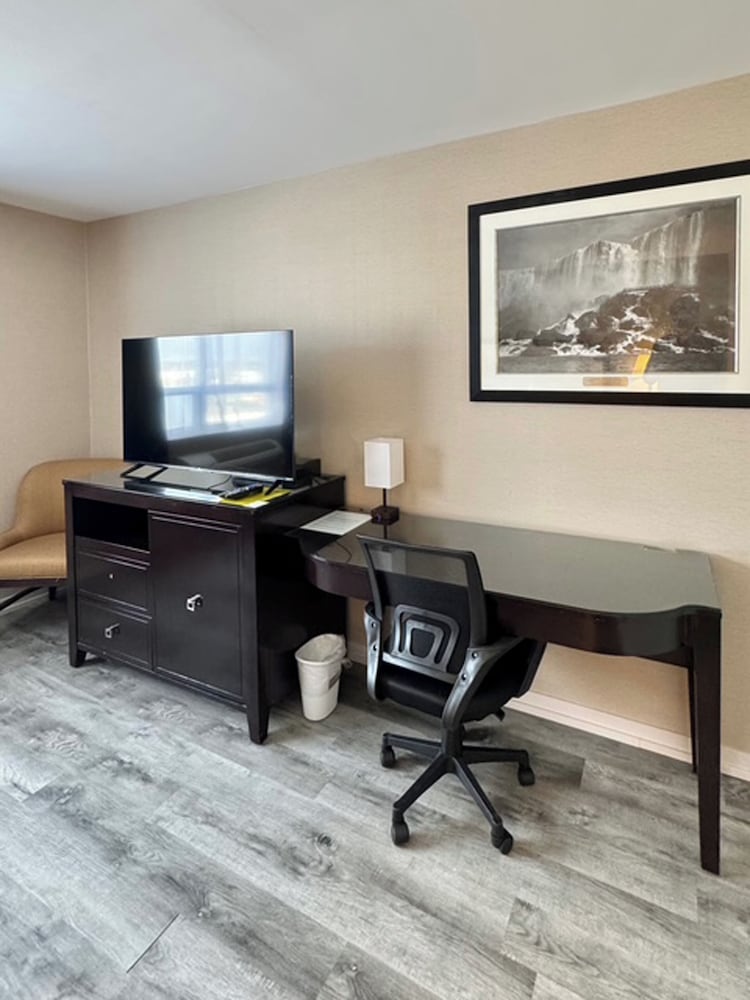 Фото Big Bird Inn Wawa, SureStay Collection by Best Western