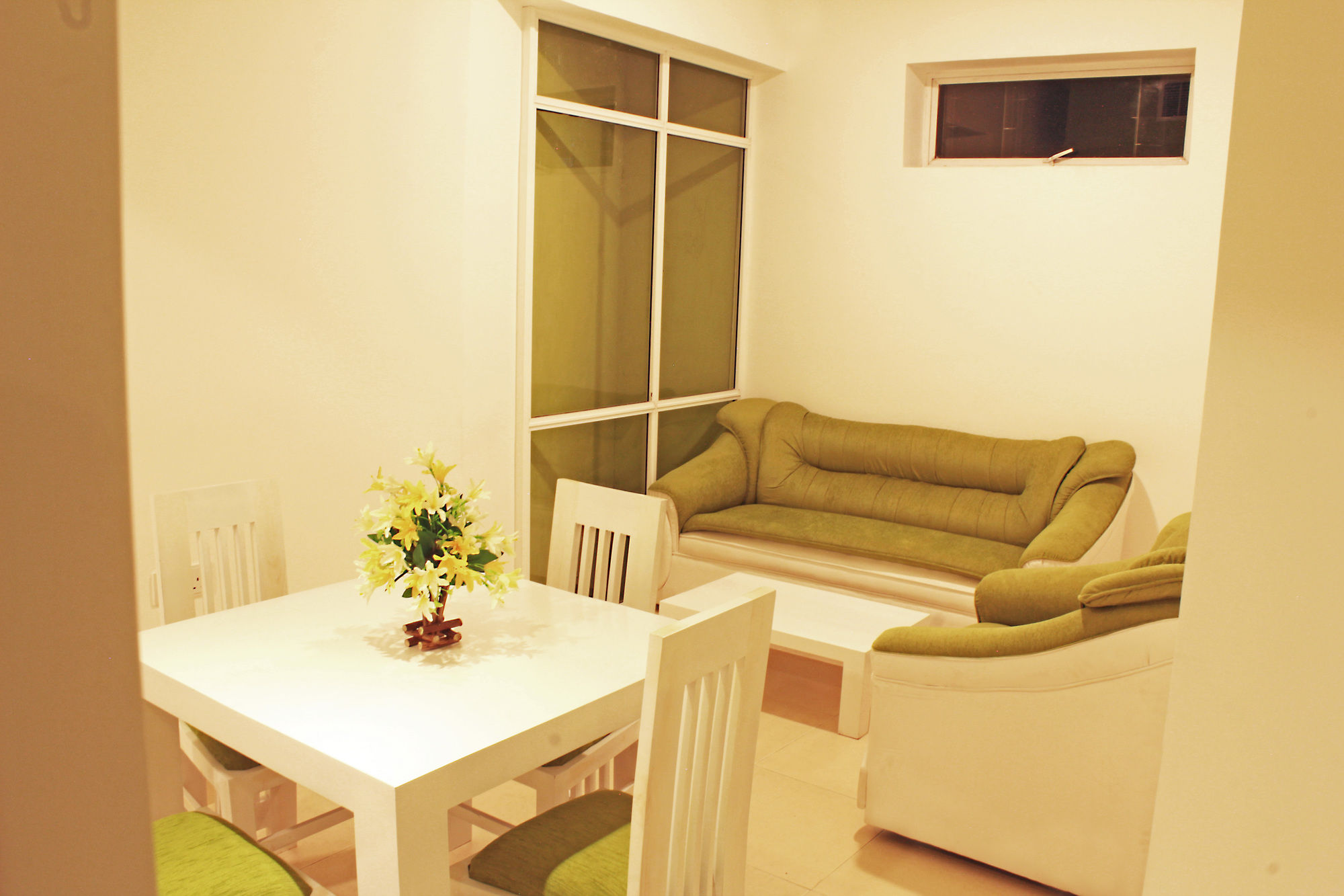 Фото Thilhara Days Inn