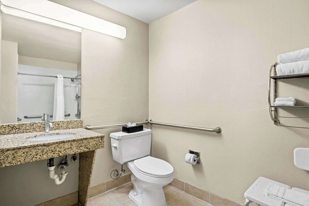 Фото Comfort Suites Las Colinas Center