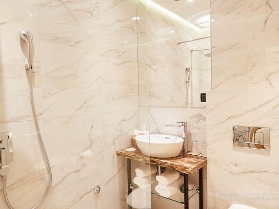 Фото One Luxury Suites