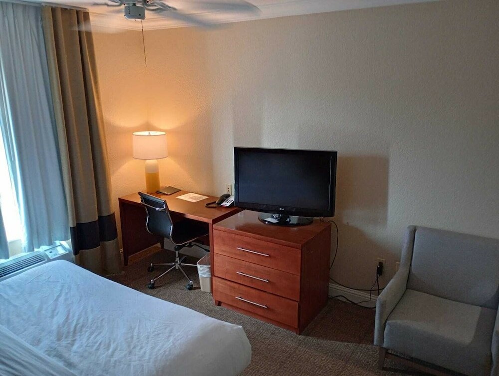 Фото Comfort Inn at Northwest Expressway