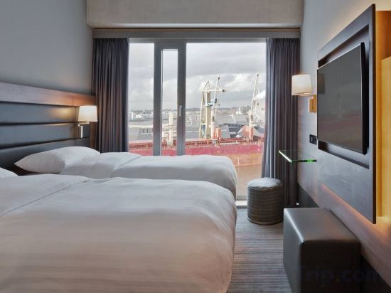 Фото Moxy Amsterdam Houthavens