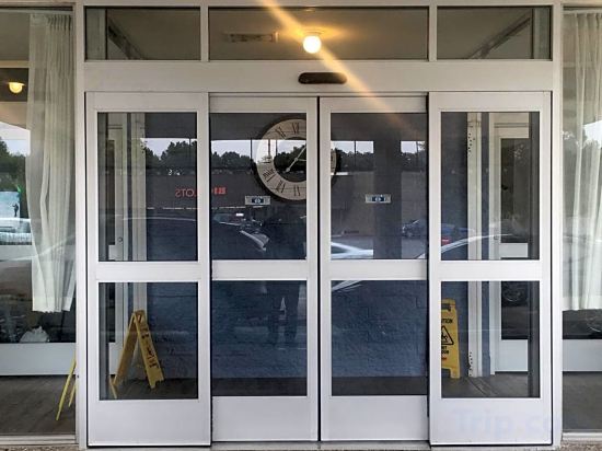 Фото Days Hotel & Conference Center by Wyndham Danville