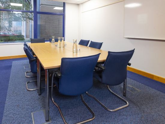 Фото Holiday Inn Express Milton Keynes, an Ihg Hotel