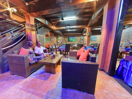 Фото Satriya Cottages