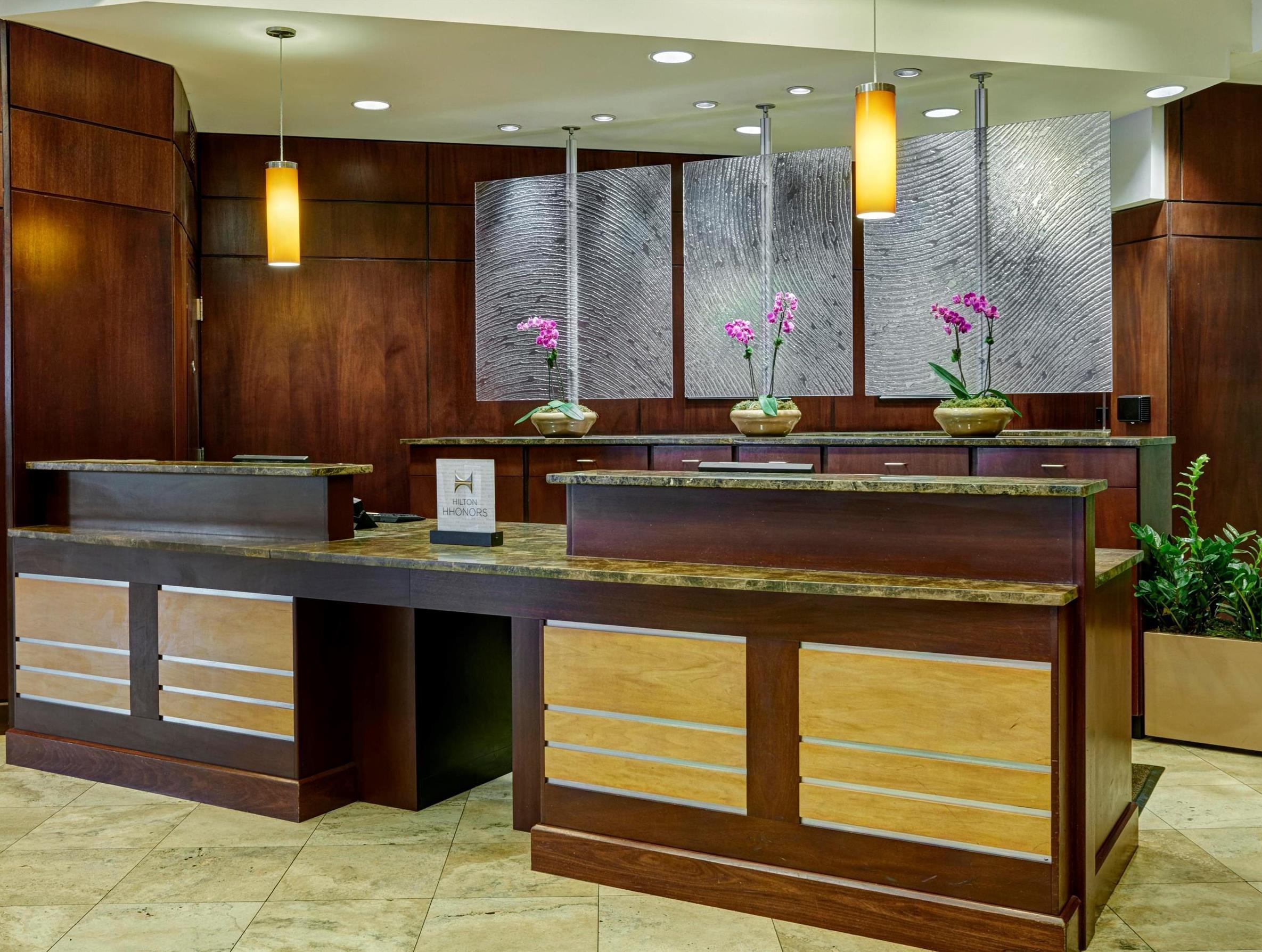 Фото Doubletree by Hilton Charlotte - Gateway Village