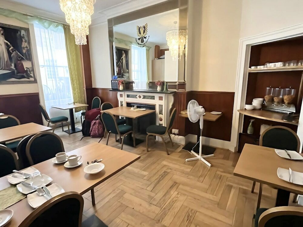 Фото Gower House Hotel