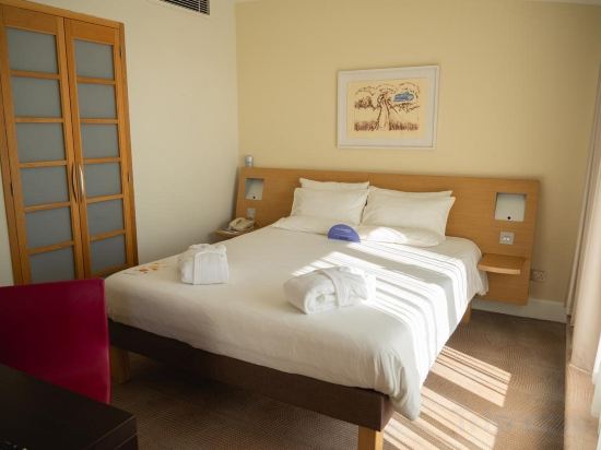 Фото Novotel Cardiff Centre