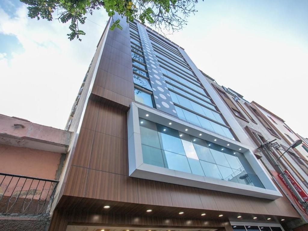 Фото Oyo 11915 Varcity Park