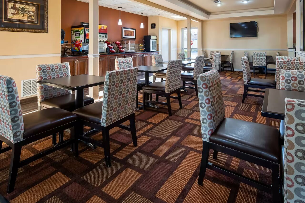 Фото Best Western Plus Lubbock Windsor Inn