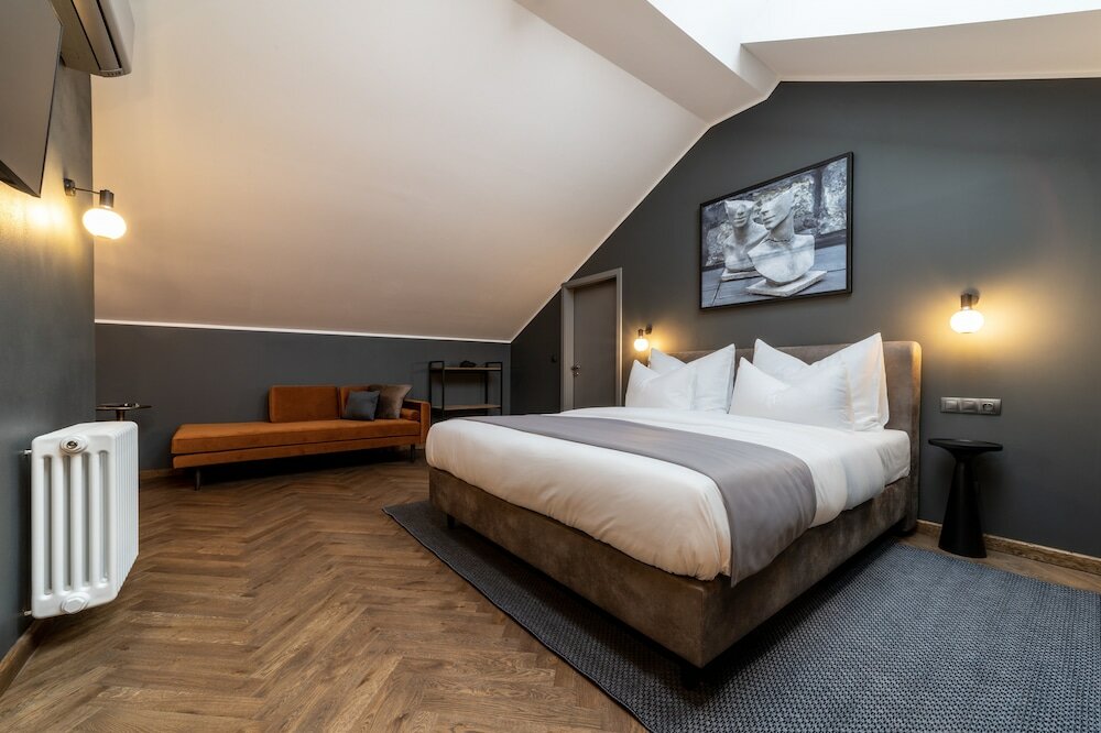 Фото The Viaduct Suites & More