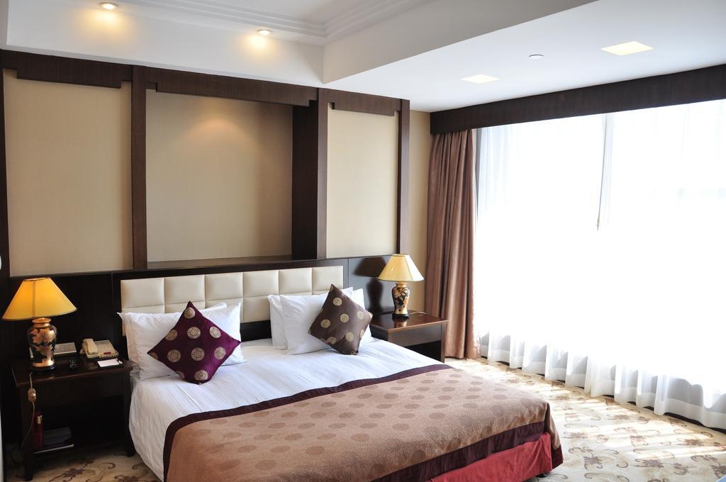 Фото Oriental Deluxe Hotel