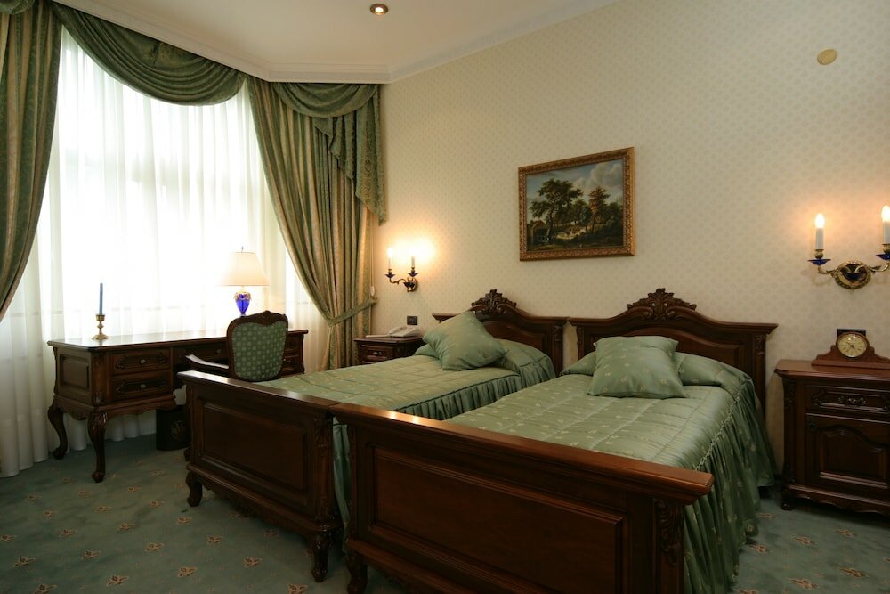 Фото Grand Hotel London
