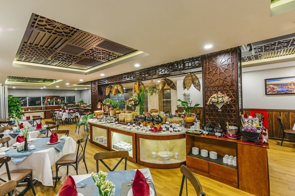 Фото Happy Life Grand Hotel & Sky Bar