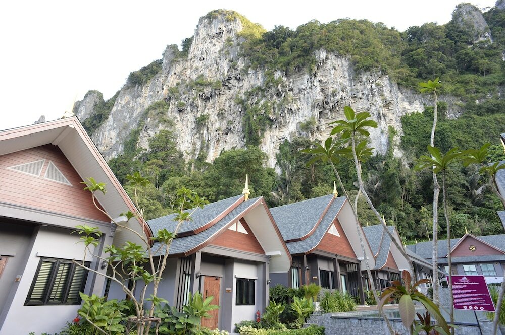 Фото Отель The Scene Cliff View Villas