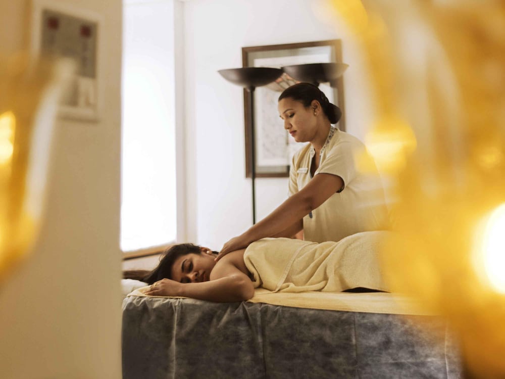 Фото Novotel Mumbai Juhu Beach Hotel