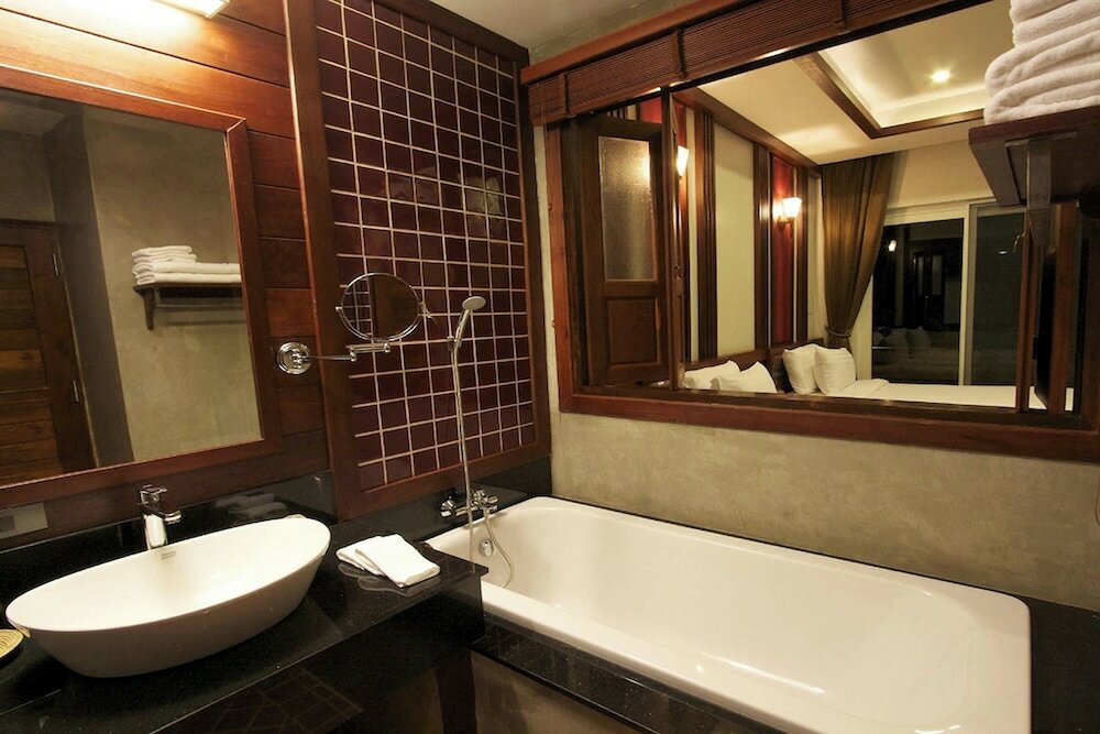 Фото Ruen Come In