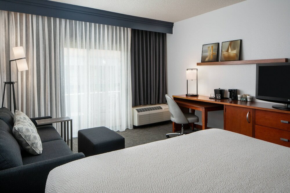 Фото Courtyard by Marriott Dulles Airport Herndon/Reston
