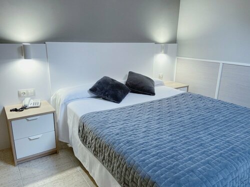 Внешний вид отеля Hotel Río Arga в Сарагосе, фото 3