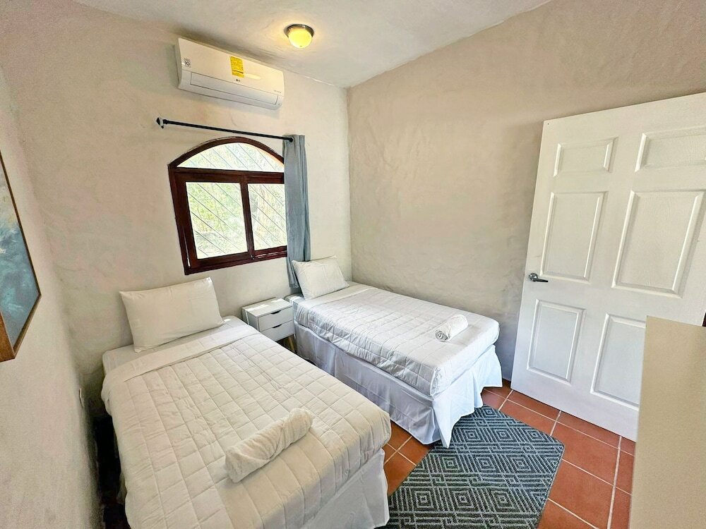 Фото Surf Ranch Hotel & Resort